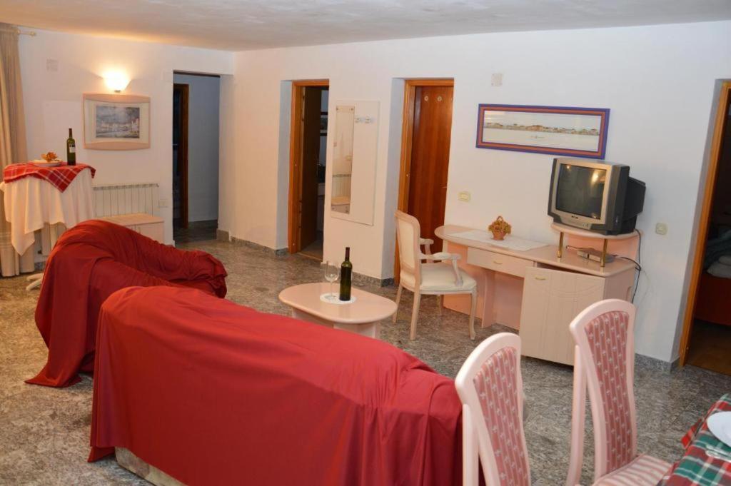 Apartments Athena Nova Vas  Екстер'єр фото